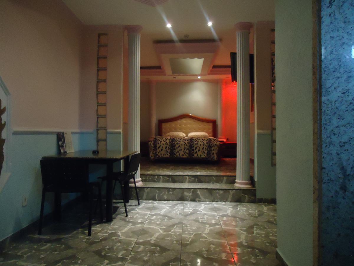 Ping Pong Hotel
