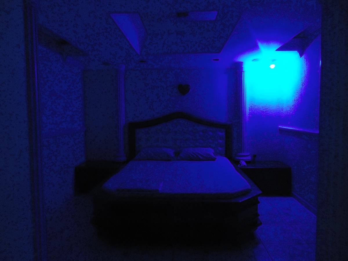 Ping Pong Hotel *