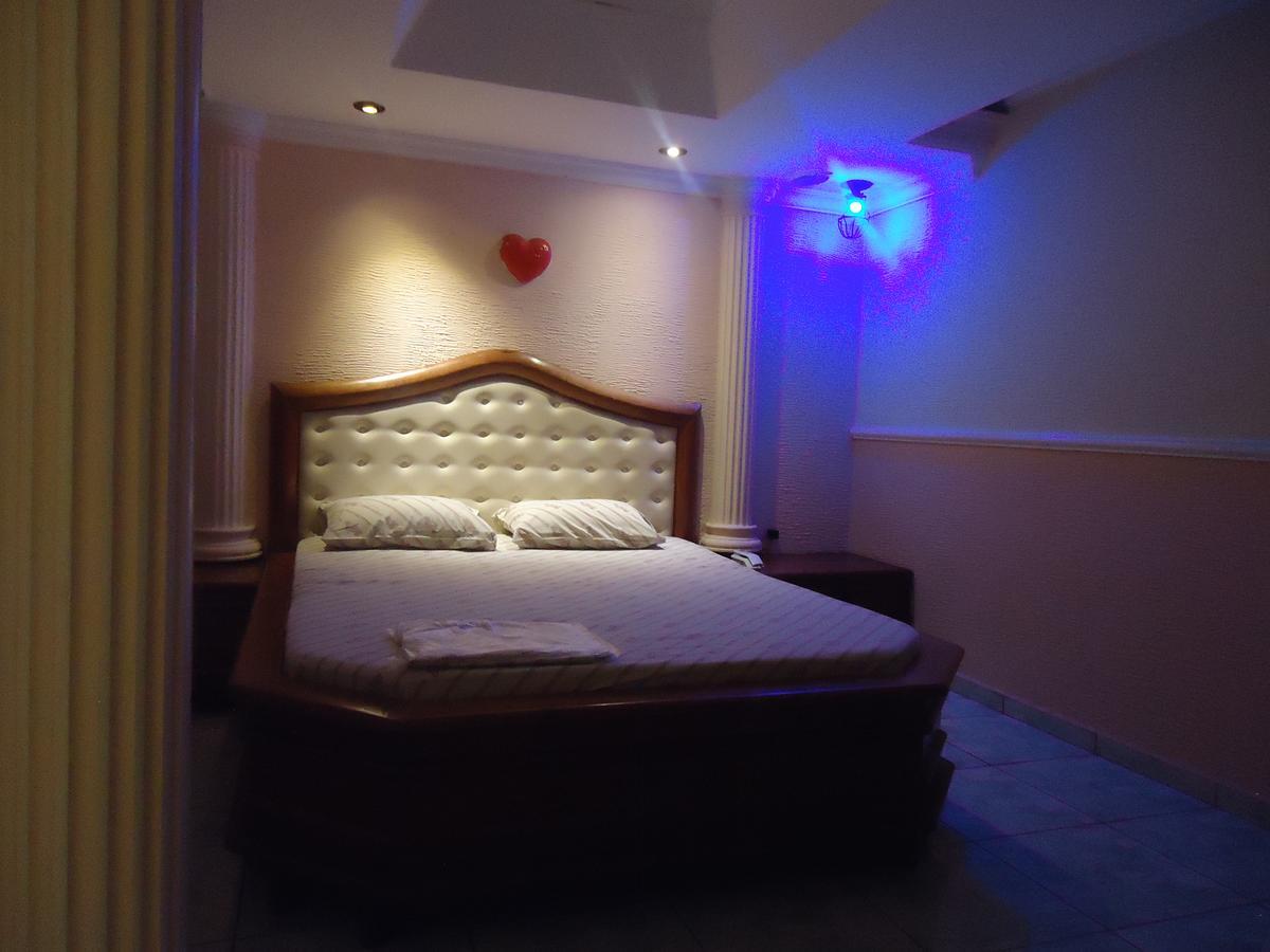 Ping Pong Hotel *